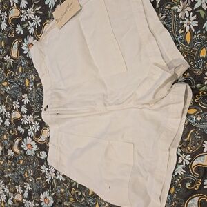 Universal Thread Women's White Shorts